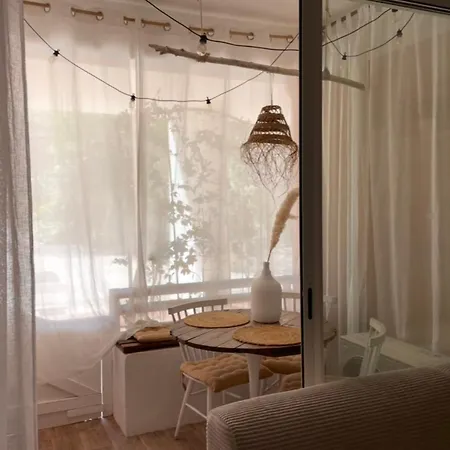 Charming Air-conditioned One-bedroom 150m From Cavaliere * Ле-Лаванду