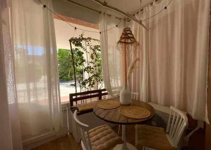 Charming Air-conditioned One-bedroom 150m From Cavaliere Lejlighed *