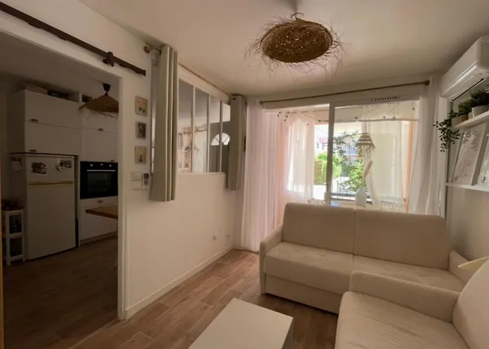 Lejlighed Charming Air-conditioned One-bedroom 150m From Cavaliere *