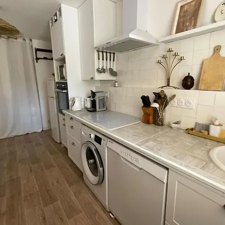Charming Air-conditioned One-bedroom 150m From Cavaliere Apartamento *