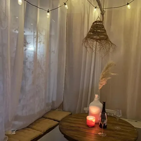 Apartmán Charming Air-conditioned One-bedroom 150m From Cavaliere