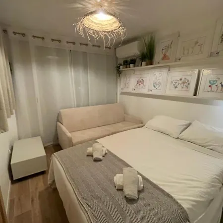 Apartman Charming Air-conditioned One-bedroom 150m From Cavaliere