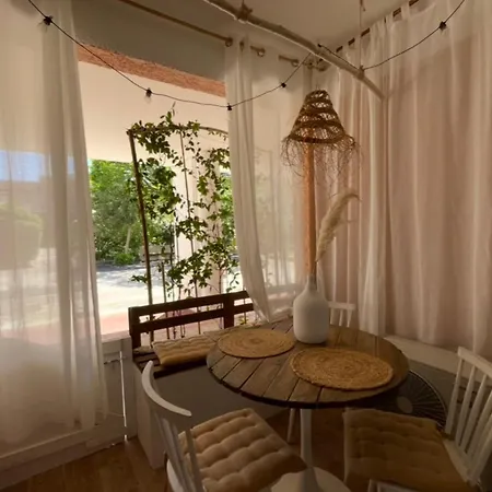 Charming Air-conditioned One-bedroom 150m From Cavaliere Apartamento *