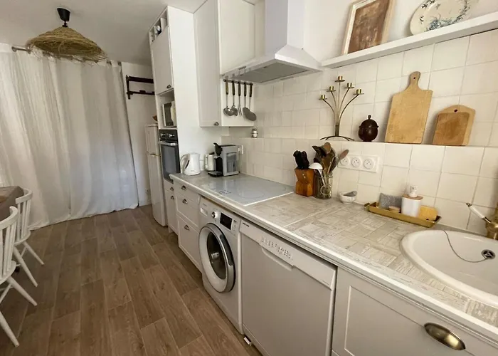 Charming Air-conditioned One-bedroom 150m From Cavaliere Lägenhet *