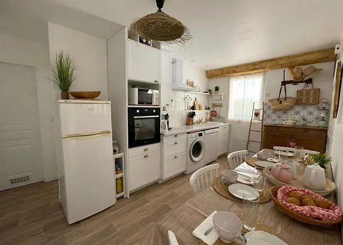 Charming Air-conditioned One-bedroom 150m From Cavaliere Daire