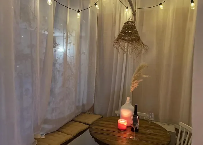 Apartman Charming Air-conditioned One-bedroom 150m From Cavaliere