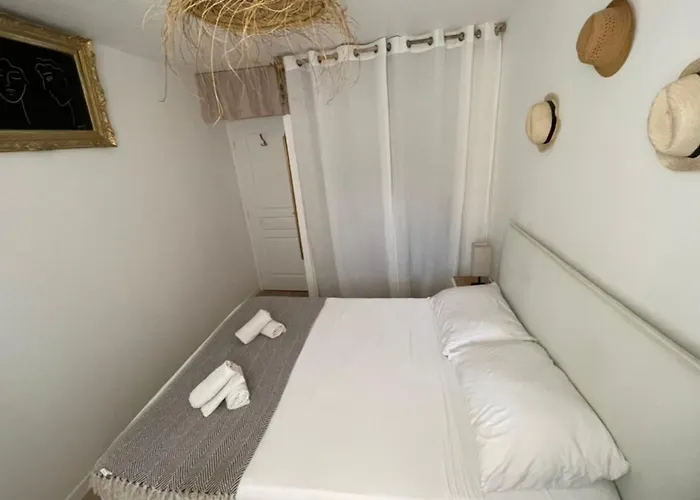 Charming Air-conditioned One-bedroom 150m From Cavaliere * Le Lavandou