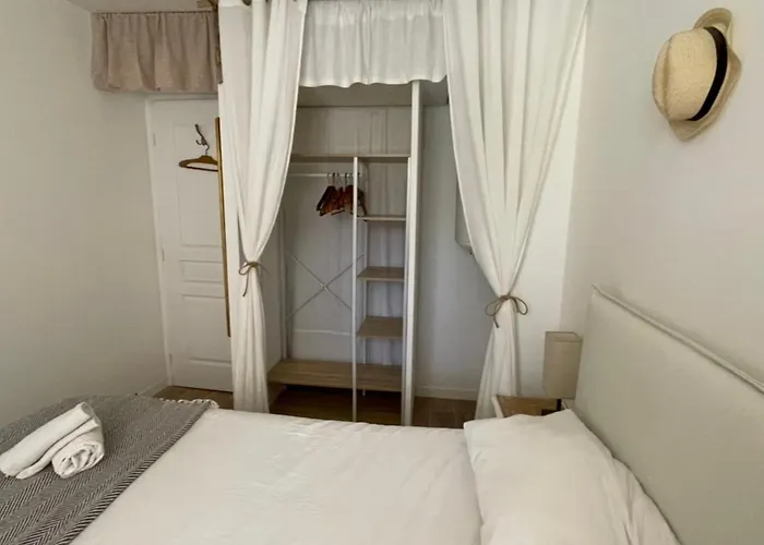 Charming Air-conditioned One-bedroom 150m From Cavaliere Lägenhet Le Lavandou